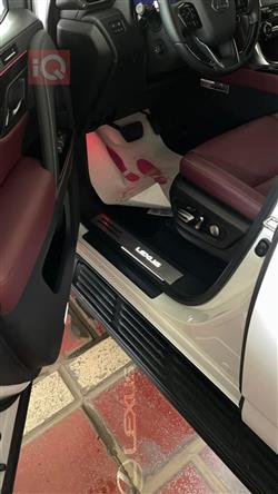لێکزس LX